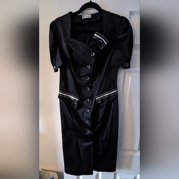 Buttoned pencil dress - Picture 4 of 7